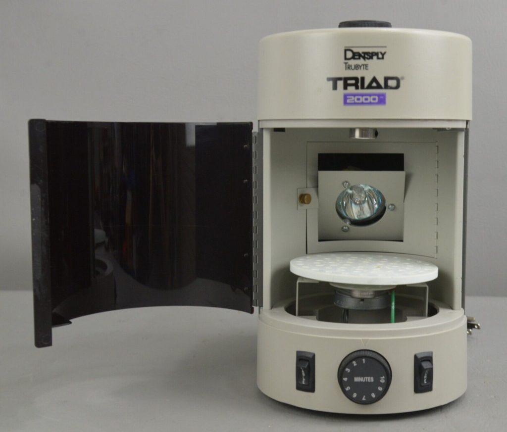 Dentsply Triad 2000 Visible Light Cure System Rhino Trade LLC