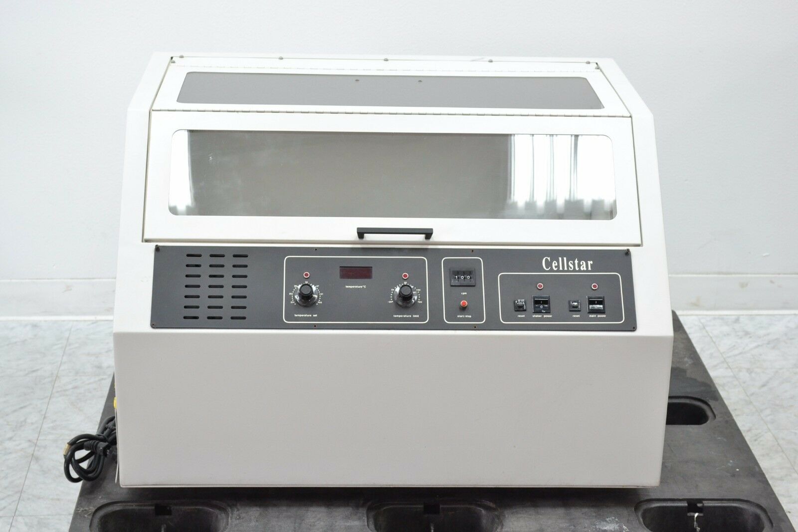 Queue Systems Cellstar Q4730ABA Table Top Incubator Shaker (11366