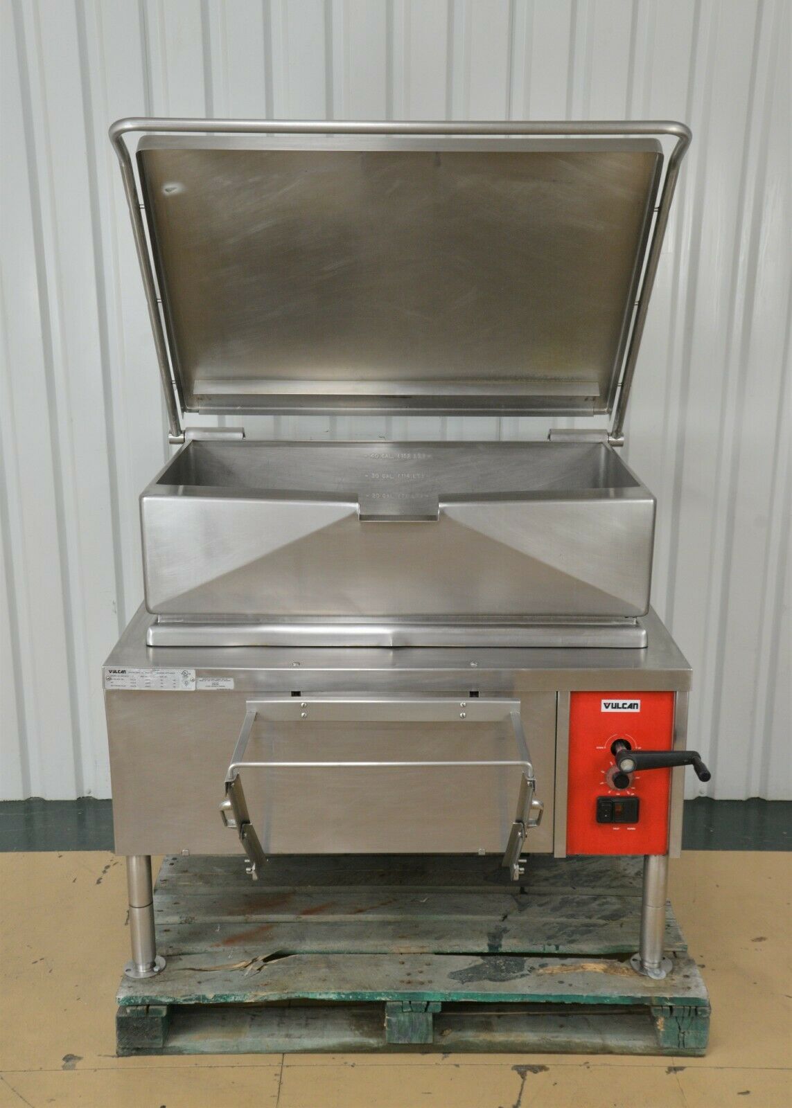 Vulcan VE40-33 - Electric Manual Tilt Braising Pan / Tilt Skillet 40 Gal. -  208-240v/50/60/1-3