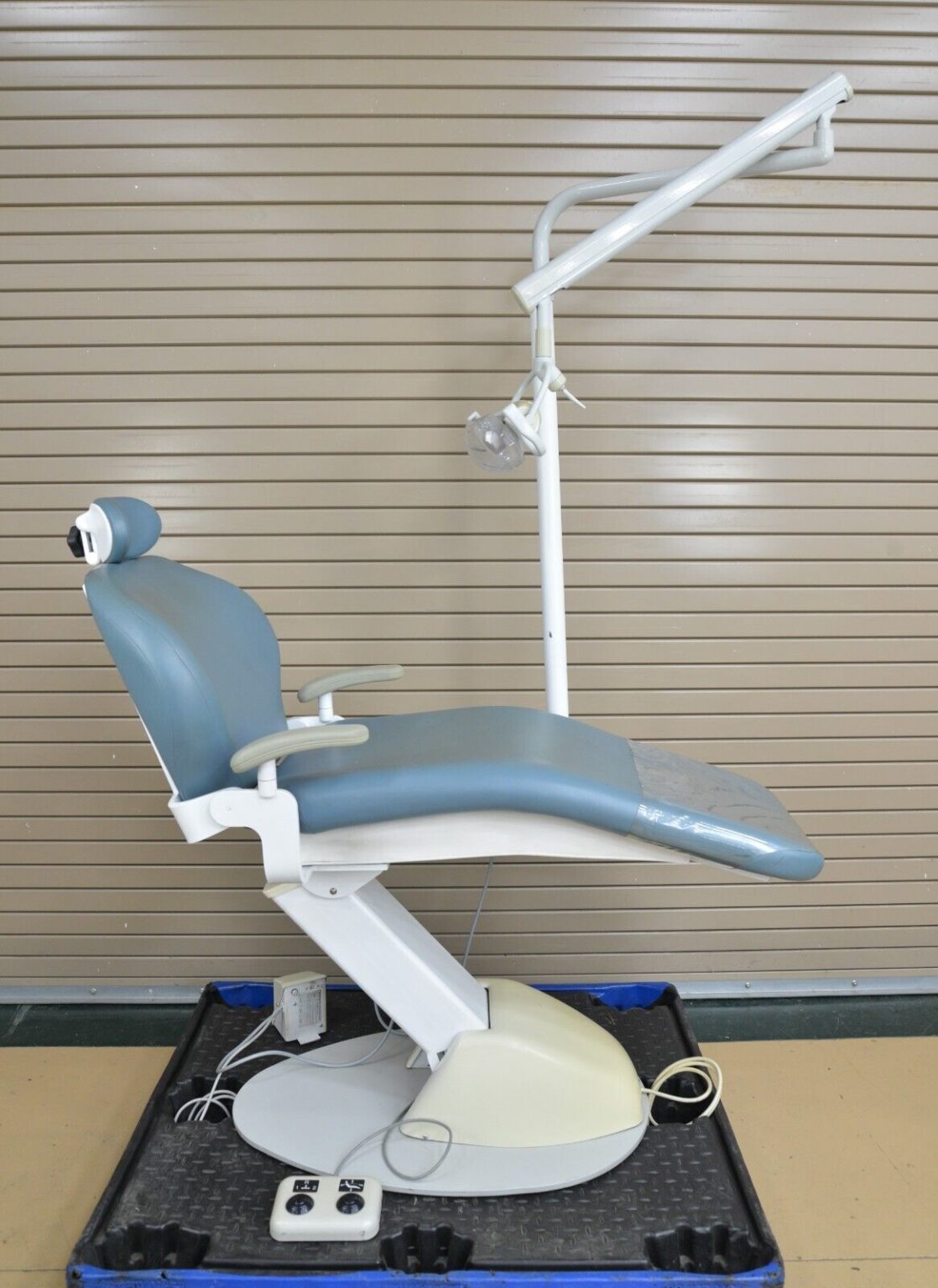 Westar Medical Products Westar 2000 Power Dental Chair w/ Dental Light