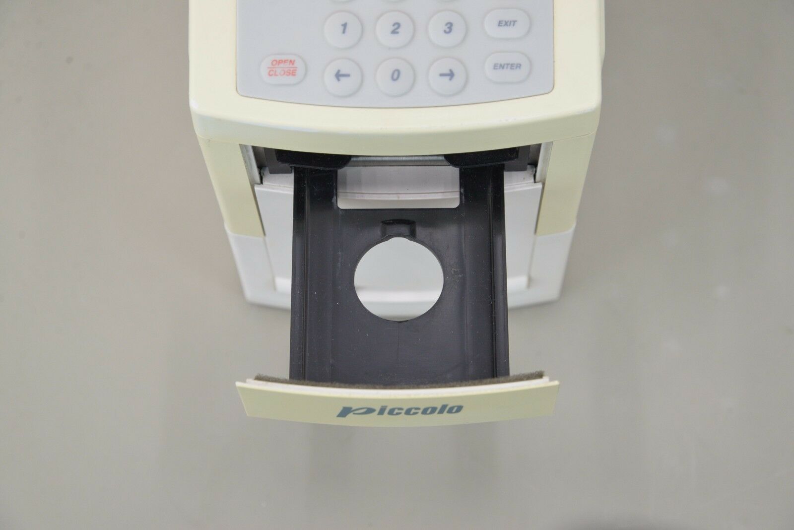 Abaxis Piccolo Portable Chemistry Analyzer 100-0000 (13453 C42) – Rhino