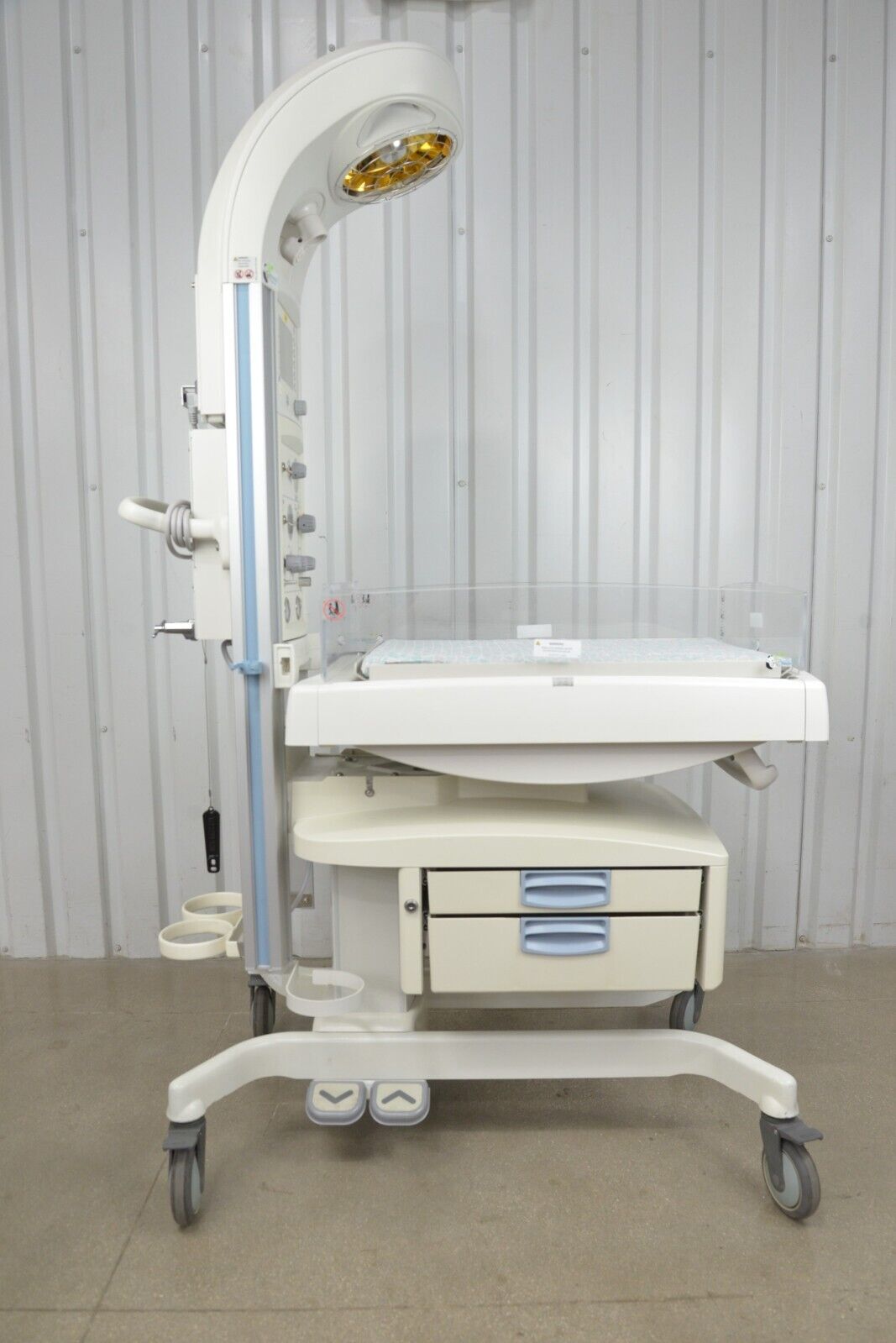 https://www.rhinotradellc.com/wp-content/uploads/imported/9/GE-Healthcare-Panda-Ires-Bedded-Baby-Warmer-Nellcor-T-Piece-Blender-and-Scale-256140546999-5.jpg